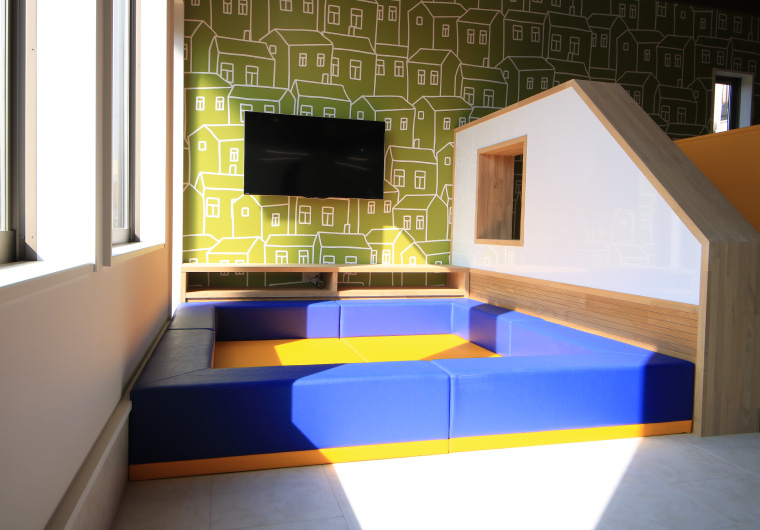 気軽に立ち寄れるようアットホームな内装